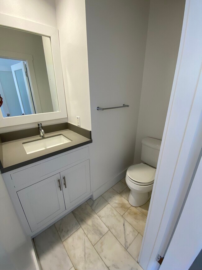 Building Photo - 3761 Vinton Ave