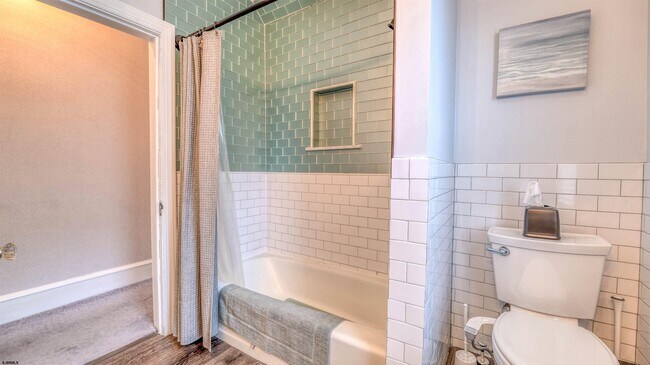 Building Photo - 120 N Newport Ave