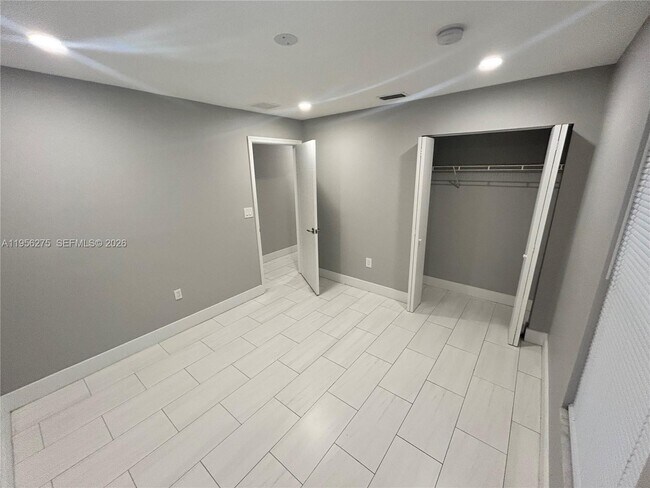 Building Photo - 1724 NW 1st Pl