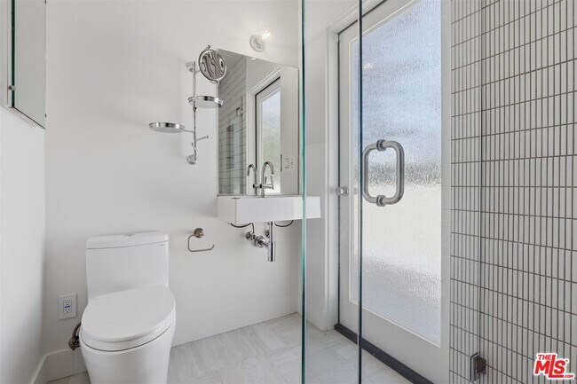 Building Photo - 444 S Windsor Blvd