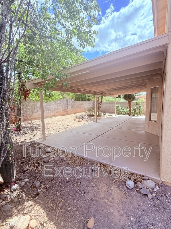 Building Photo - 9472 N Albatross Dr