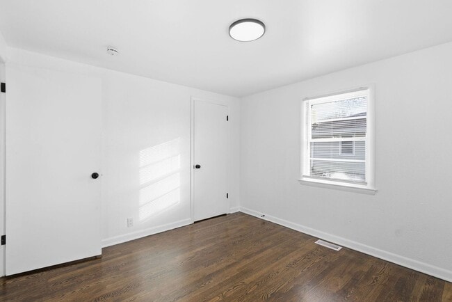 Building Photo - Renovated 3 Bedroom | 2 Full Bath Home