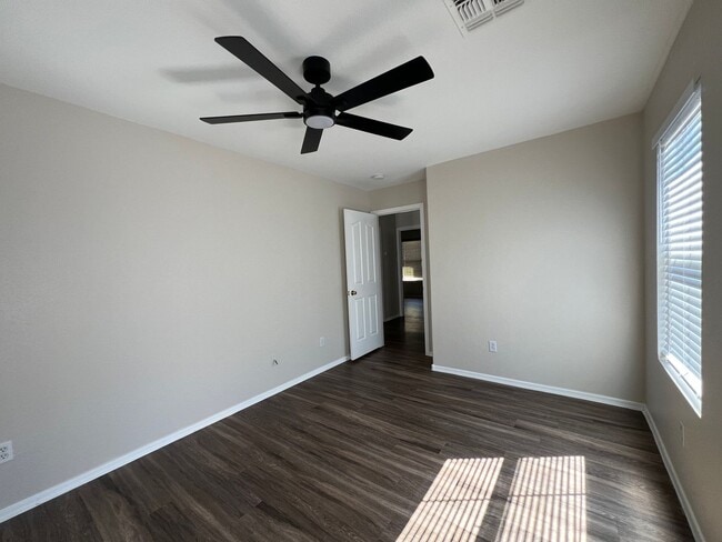 Building Photo - Highly desirable Spectrum community