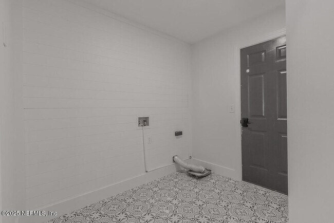 Building Photo - 1737 Heatherwood Dr