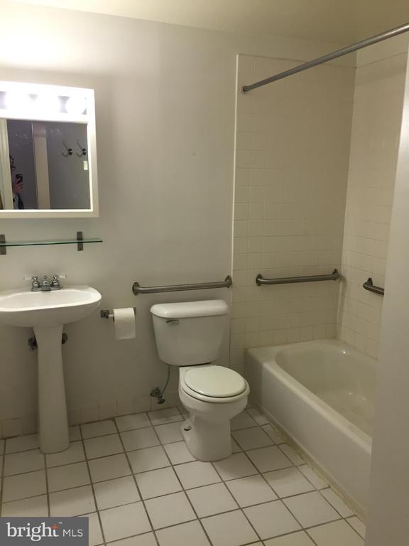 Building Photo - 1324 Locust St