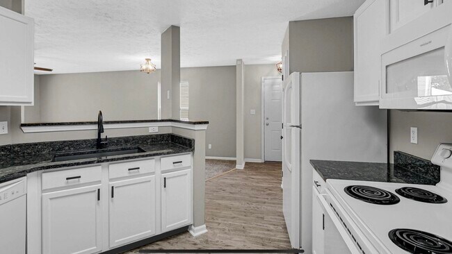 Building Photo - 4447 Connaught Dr E