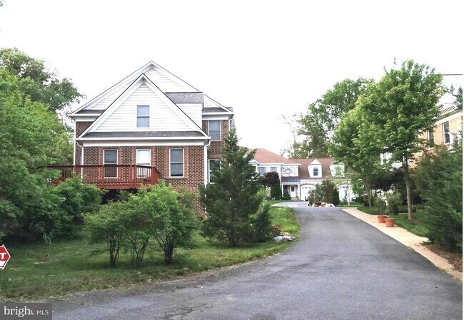Building Photo - 6440 Columbia Pike