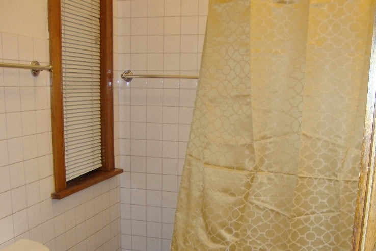 Bathroom - 3538 N Reta Ave
