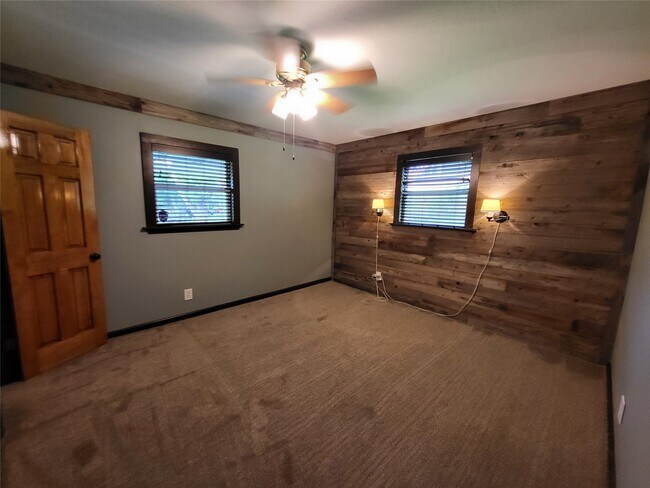 Building Photo - 30 Rdg Crk Dr