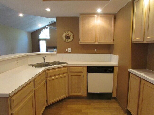 Building Photo - 1019 Willow Bluff Dr