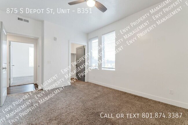 Building Photo - 875 S Depot St