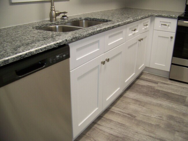 Building Photo - WATERS EDGE