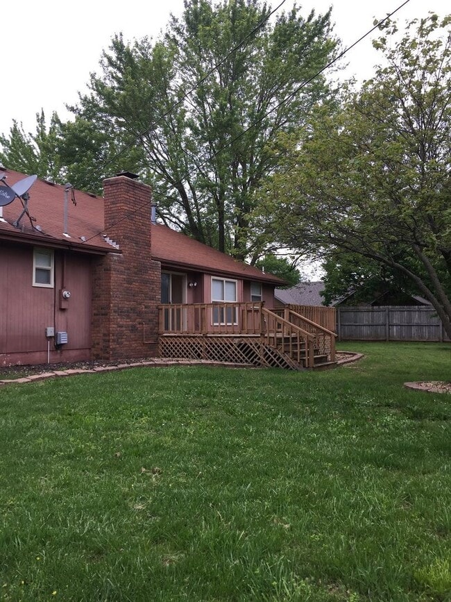 Building Photo - Executive Rental Nestled in Hickory Ridge ...