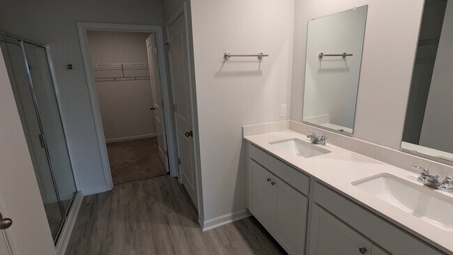 Building Photo - 114 Windrush Pnes