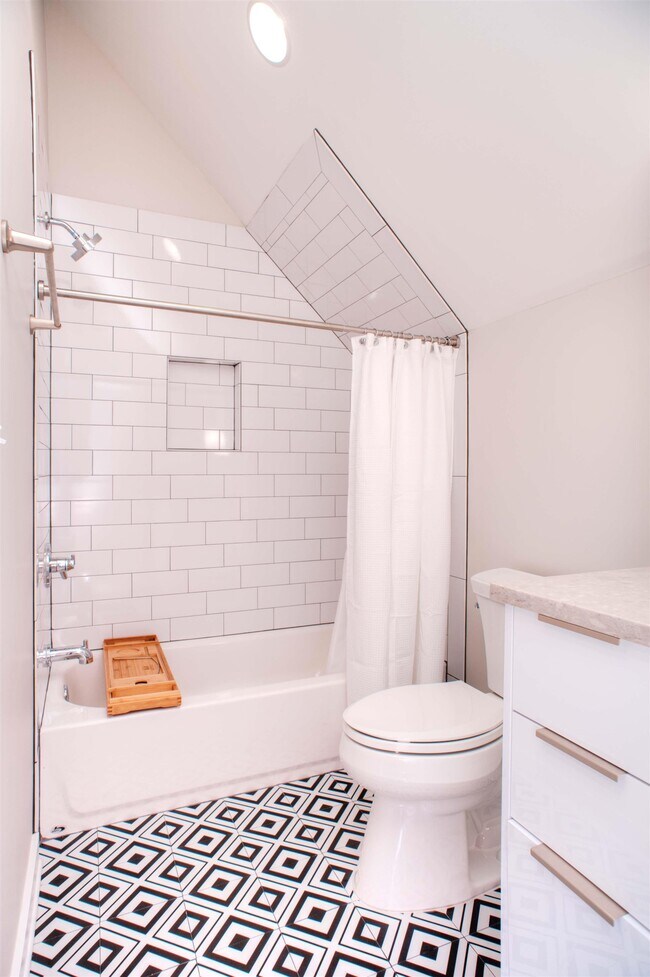 Building Photo - 2121 Jefferson Ave