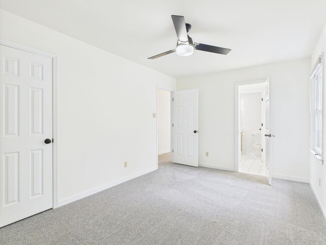 Building Photo - 8621 Sunset Knoll Rd