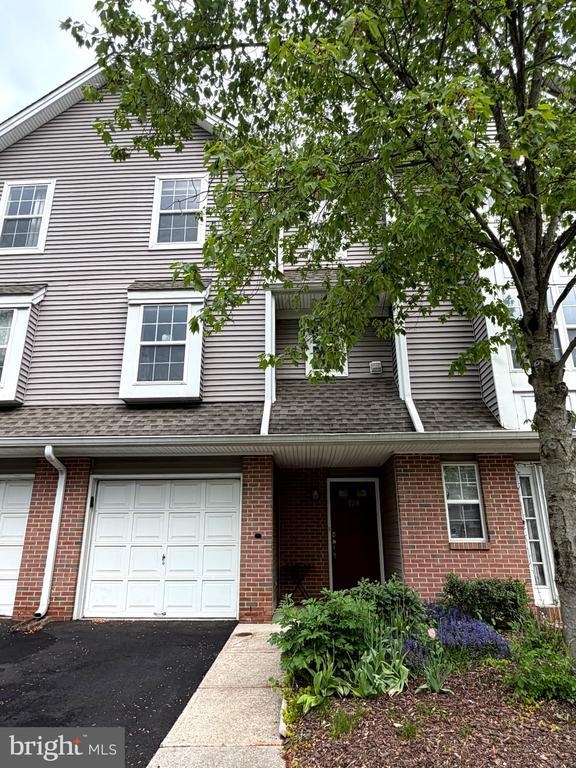 Building Photo - 128 S Barrow Pl