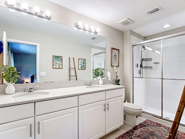 Building Photo - 10525 Oakside Dr