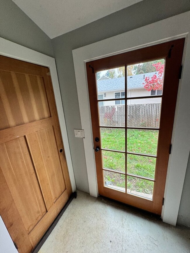 Building Photo - Eclectic Portland Home with Modern Touches and Abundant Natural Light