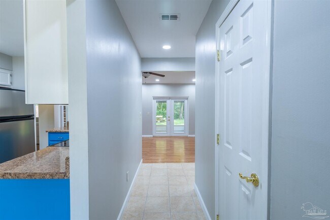 Building Photo - 848 Meadow Ln