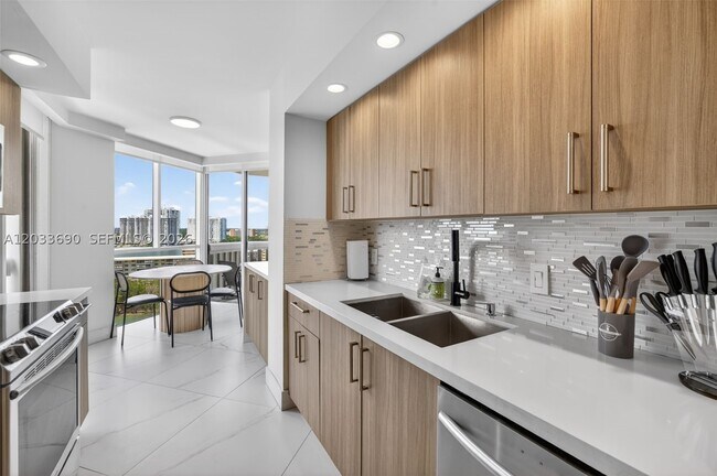 Building Photo - 1000 E Island Blvd