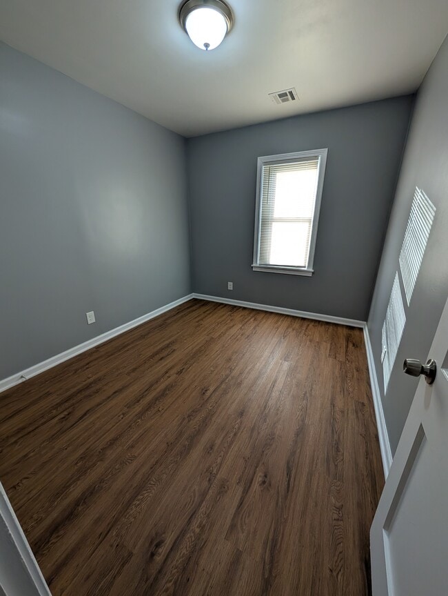 Building Photo - 117 SW Hillside Ave