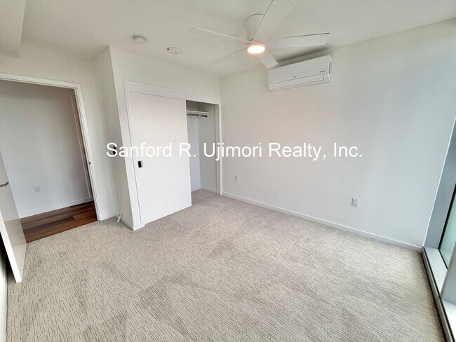 Building Photo - lion4301