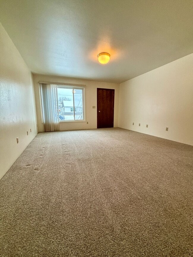 Building Photo - 913 N Park Ave