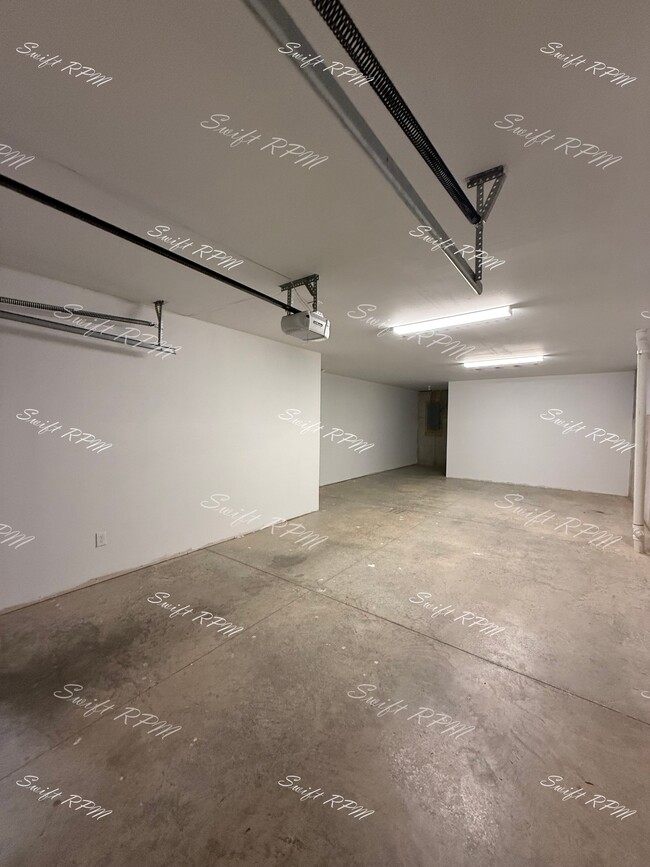 Building Photo - 707 N 2nd St