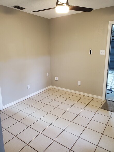 Breakfast nook - 106 N Troy Ave