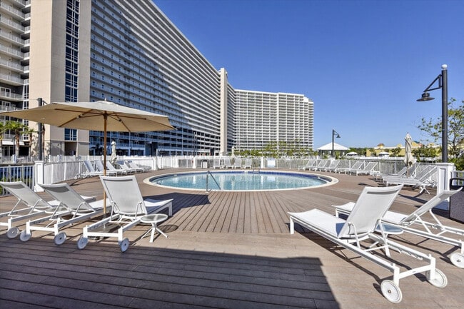 Building Photo - 9800 S Thomas Dr