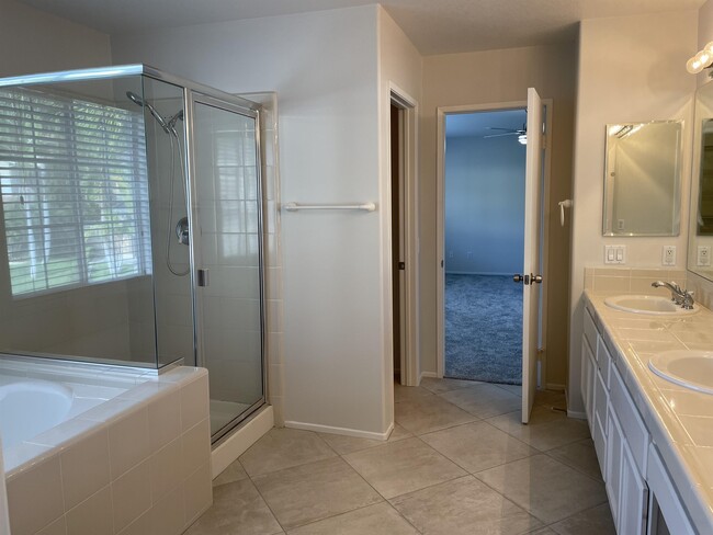 Building Photo - 1167 Innisfree Ct