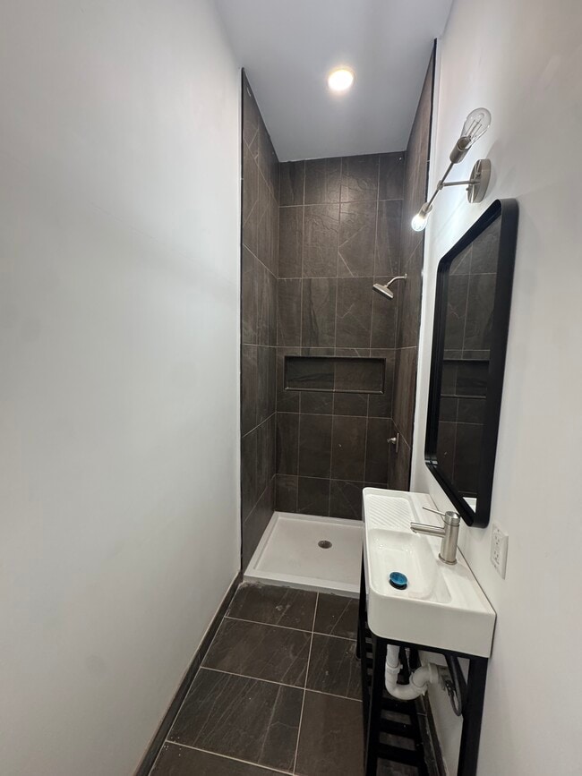 Building Photo - 839 S Jackson St