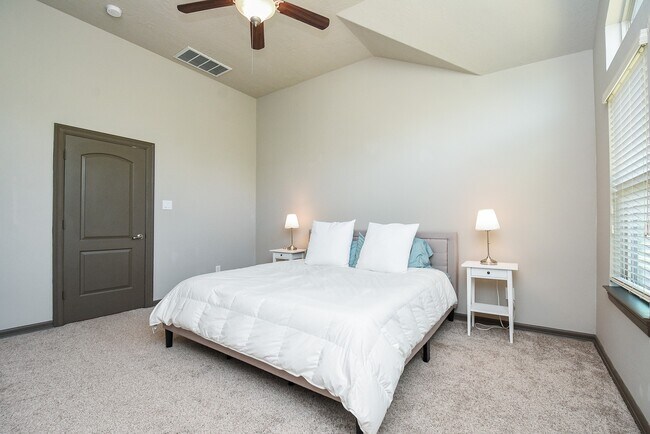 Building Photo - 78 Aventura Pl