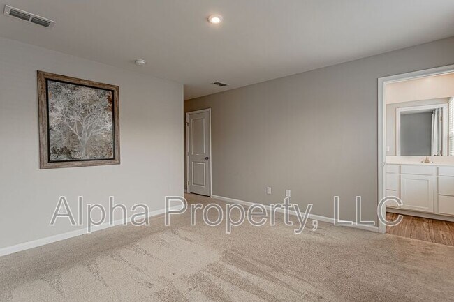 Building Photo - 818 Purcell Dr