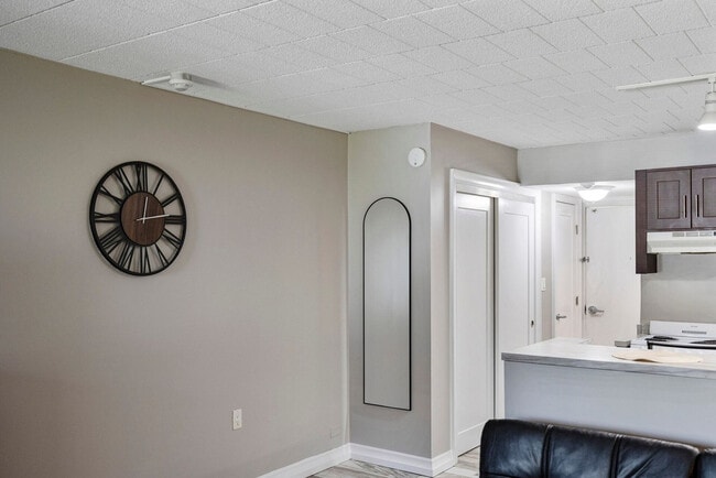 Building Photo - 30 U.S. 9W-SI ID1466760P