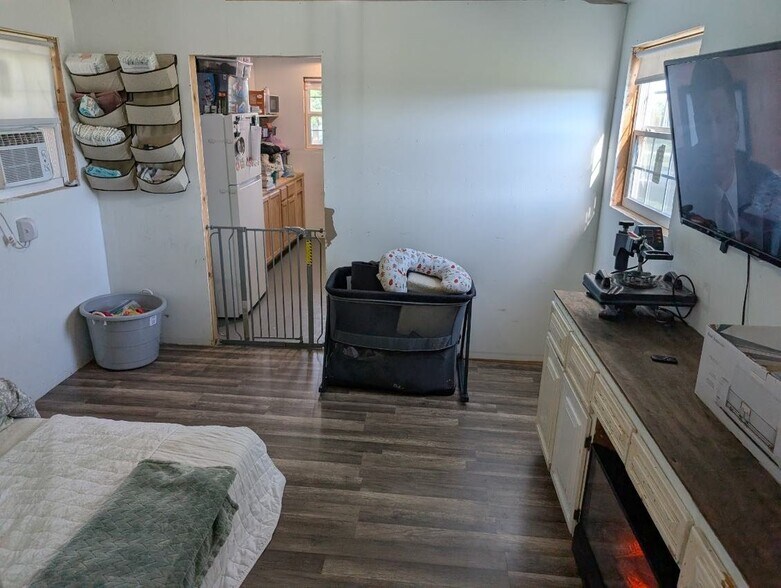 Building Photo - 685 Englehart