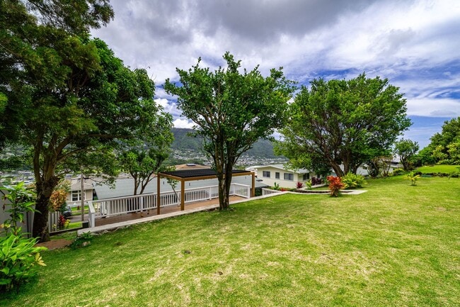 Building Photo - Manoa Valley, 4 bedroom, 3 bath, Fully Ren...