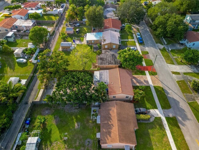 Building Photo - 2410 Coolidge St