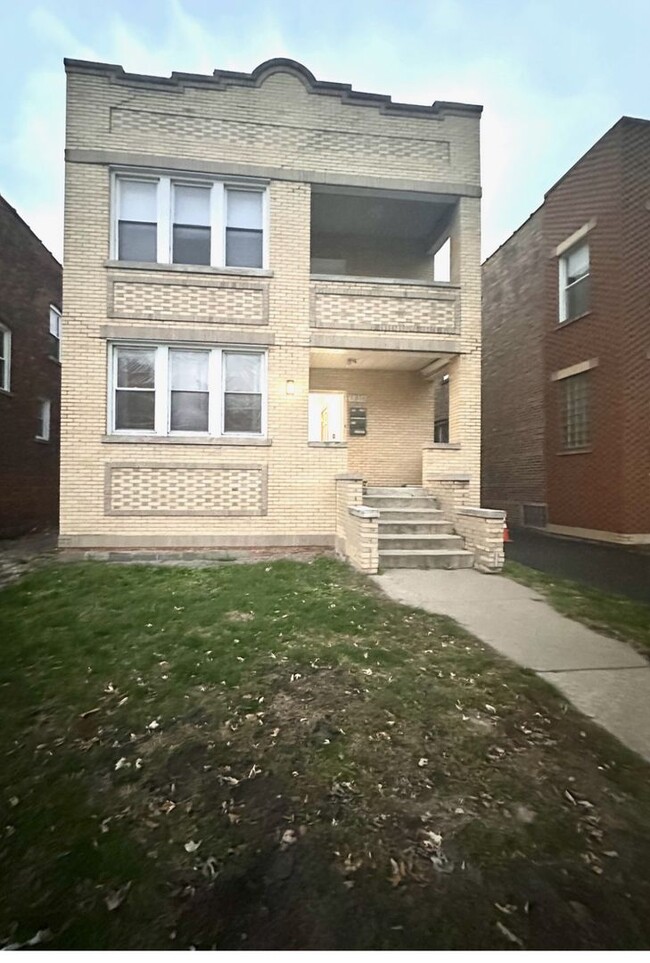 Primary Photo - Section 8 Welcome Spacious 3 Bedroom, 2 Fu...