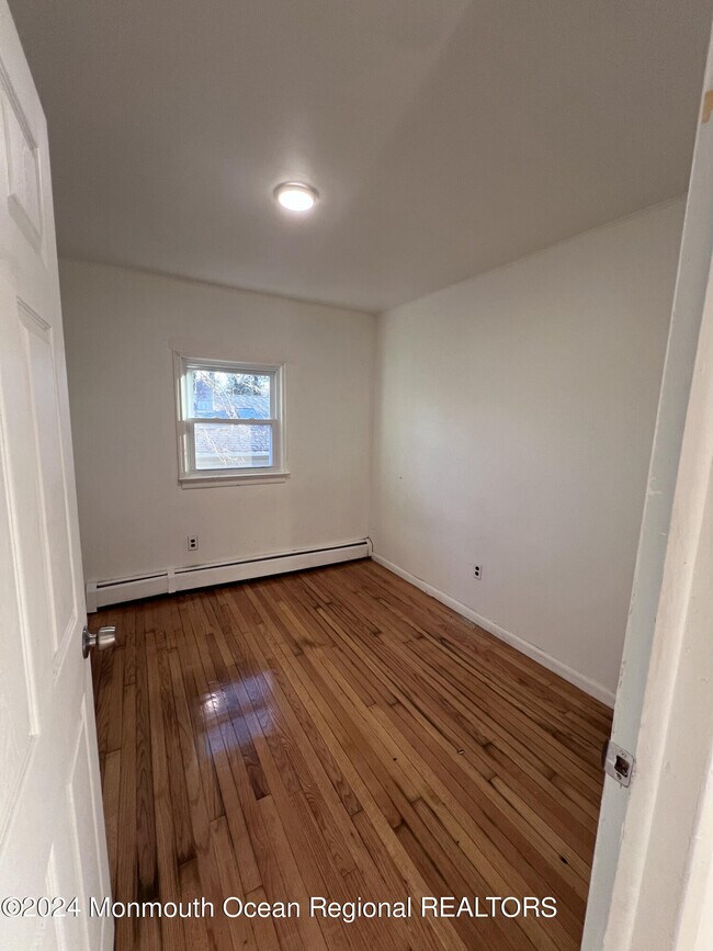 Building Photo - 14 Therese Ave