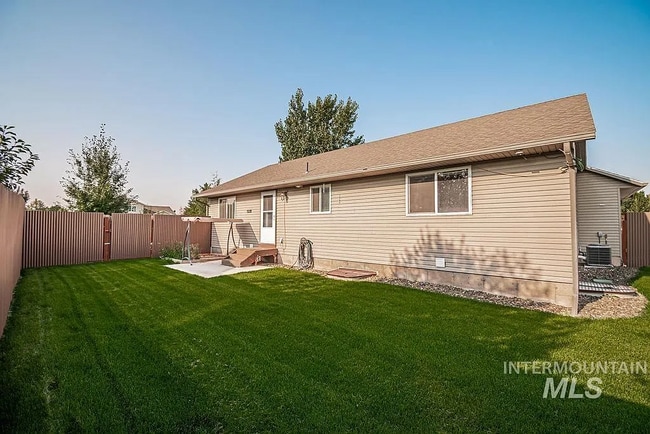 Building Photo - 2221 Frontier Dr