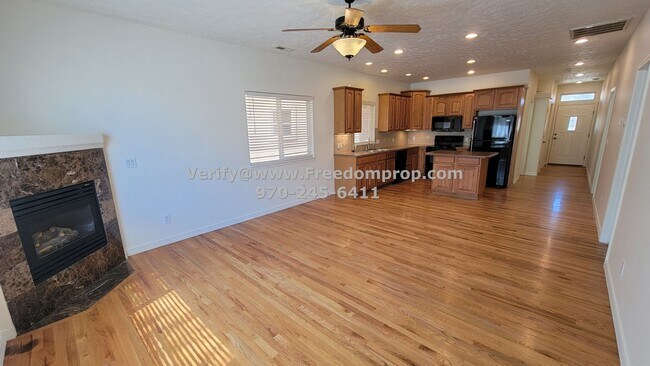 Building Photo - Great 2 Bedroom 2 Bath Duplex