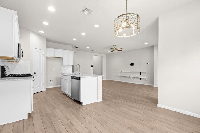 Building Photo - 2205 Singletree Bend