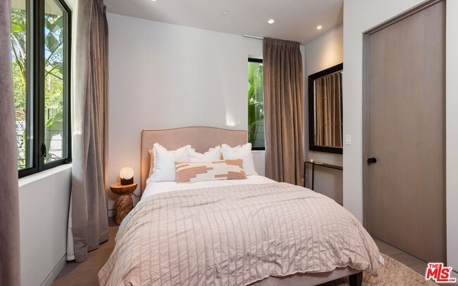 Building Photo - 1724 N Sierra Bonita Ave