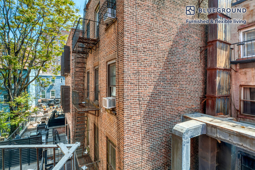Building Photo - 161 W 4th St