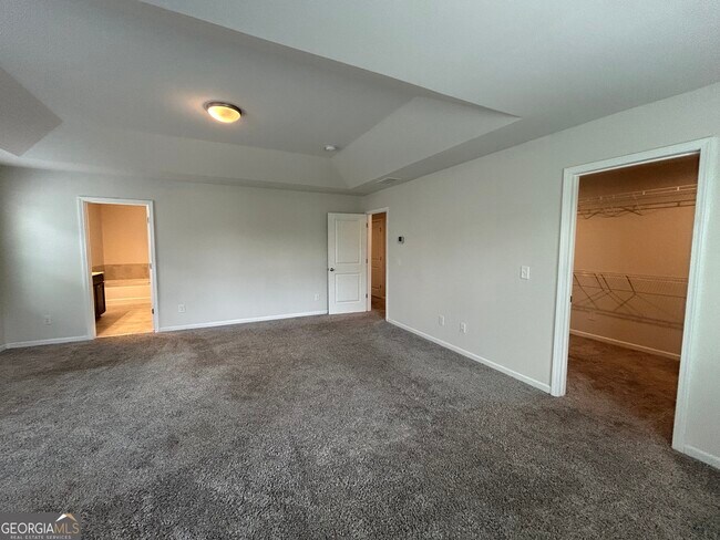 Building Photo - 3956 Lake Manor Way