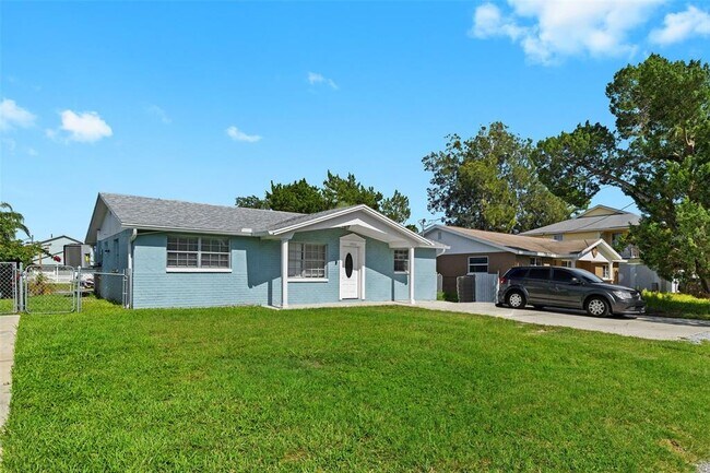 Building Photo - 13916 Sommers Ave