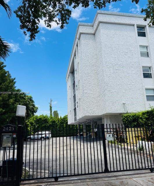 Building Photo - 2425 NE 135th St