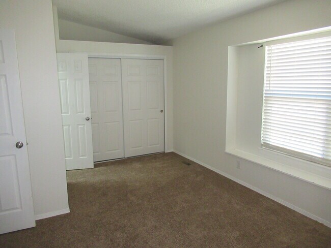 Building Photo - 3909 Smoke Tree Dr